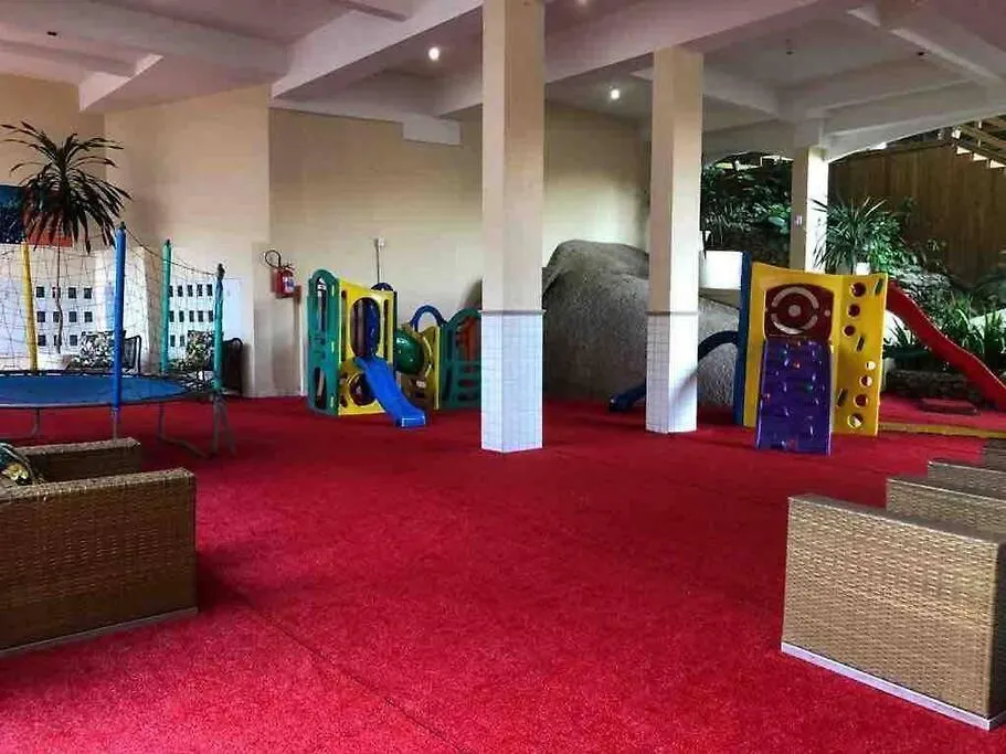 Apartamentos com piscinas na praia de Bombas-1