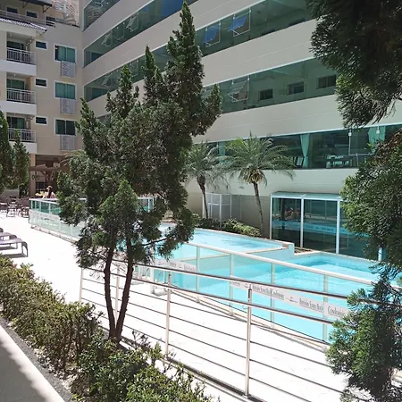 Apartamentos com piscinas na praia de Bombas-2